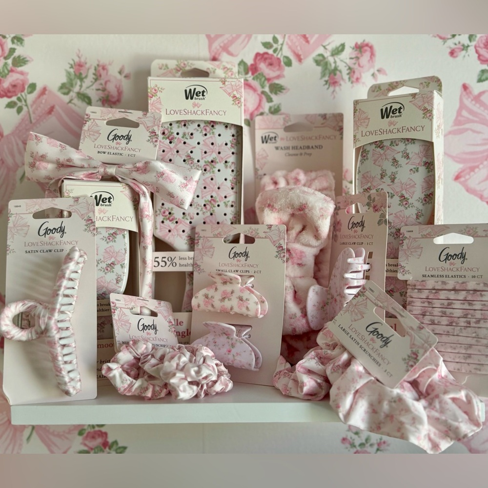 LoveShackFancy x Wet Brush Rosa Beaux Mini Detangler